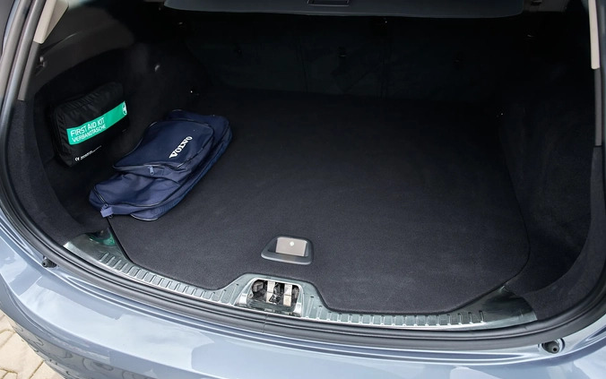 Volvo V60 cena 57800 przebieg: 207000, rok produkcji 2017 z Zawiercie małe 781